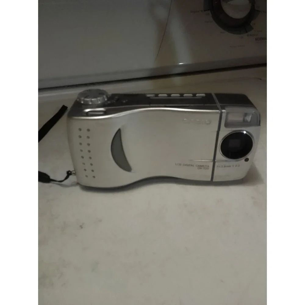 Vintage 1990's Era Casio Point & Shoot Camera Model No# QV-700 Takes Batteries